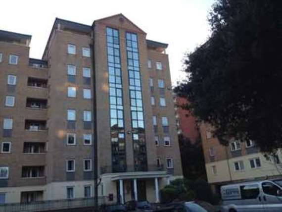 2 bedroom Flat to re...